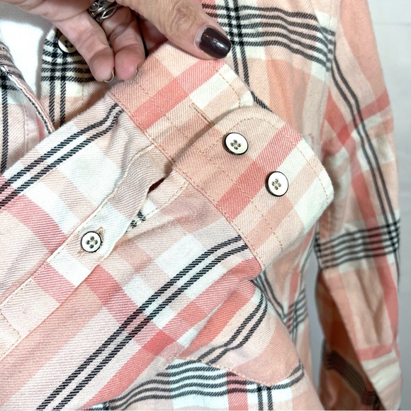 DULUTH TRADING woman's plaid shirt/jacket Peach and Black Cross back Fla… - Picture 4 of 13